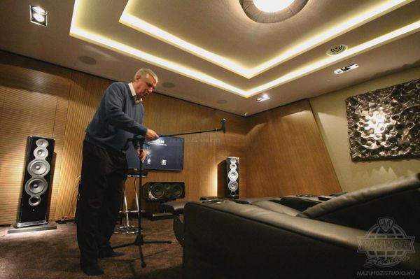 Alan Davidson Arcam Dirac beállítás közben